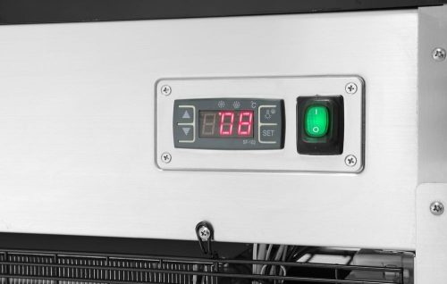 Bemutató vitrin 3 döntött polccal, Arktic, 300L, 230V/480W, 650x833x(H)1460mm